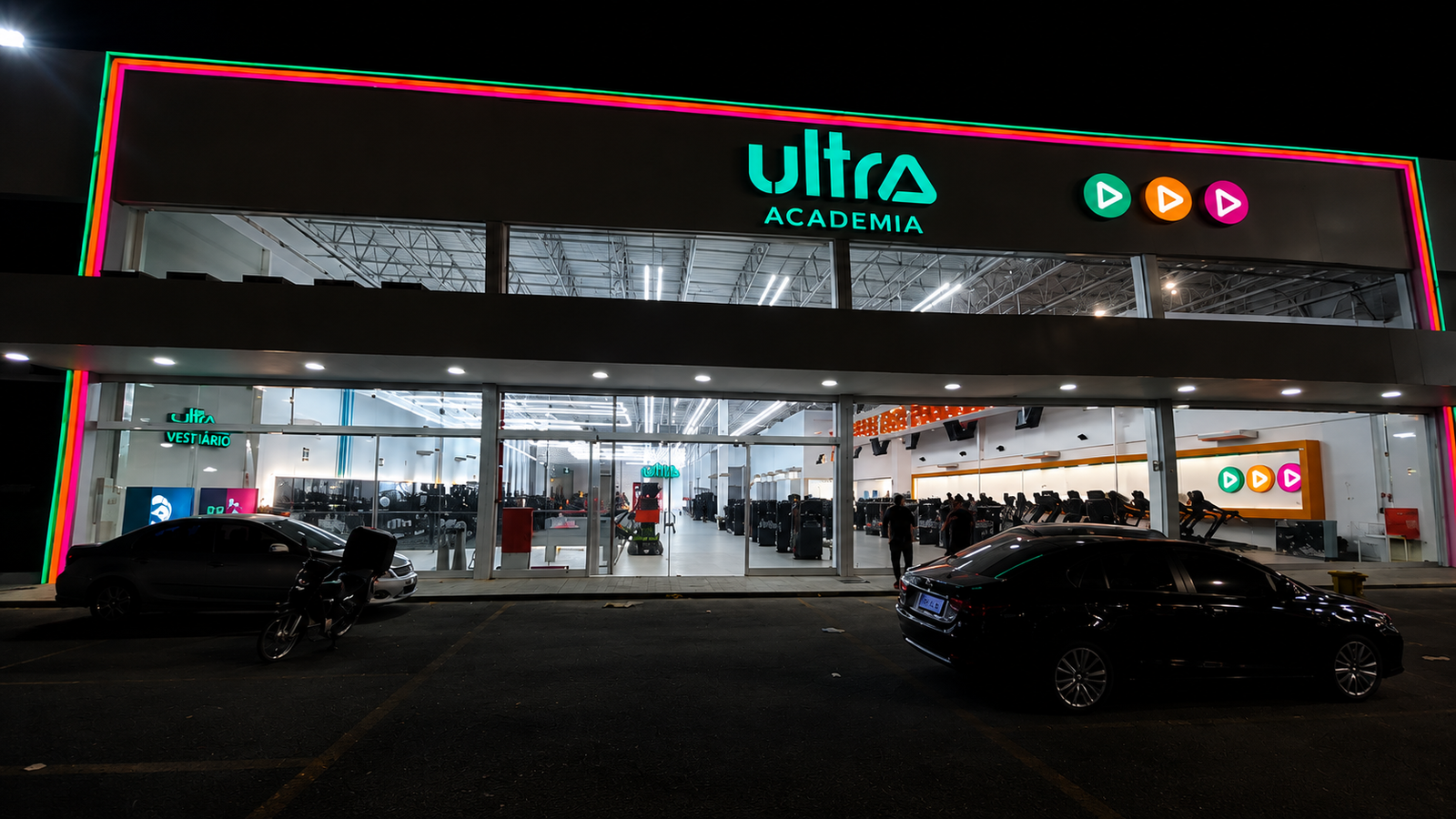 Ultra Academia — instalação elétrica fachada LED