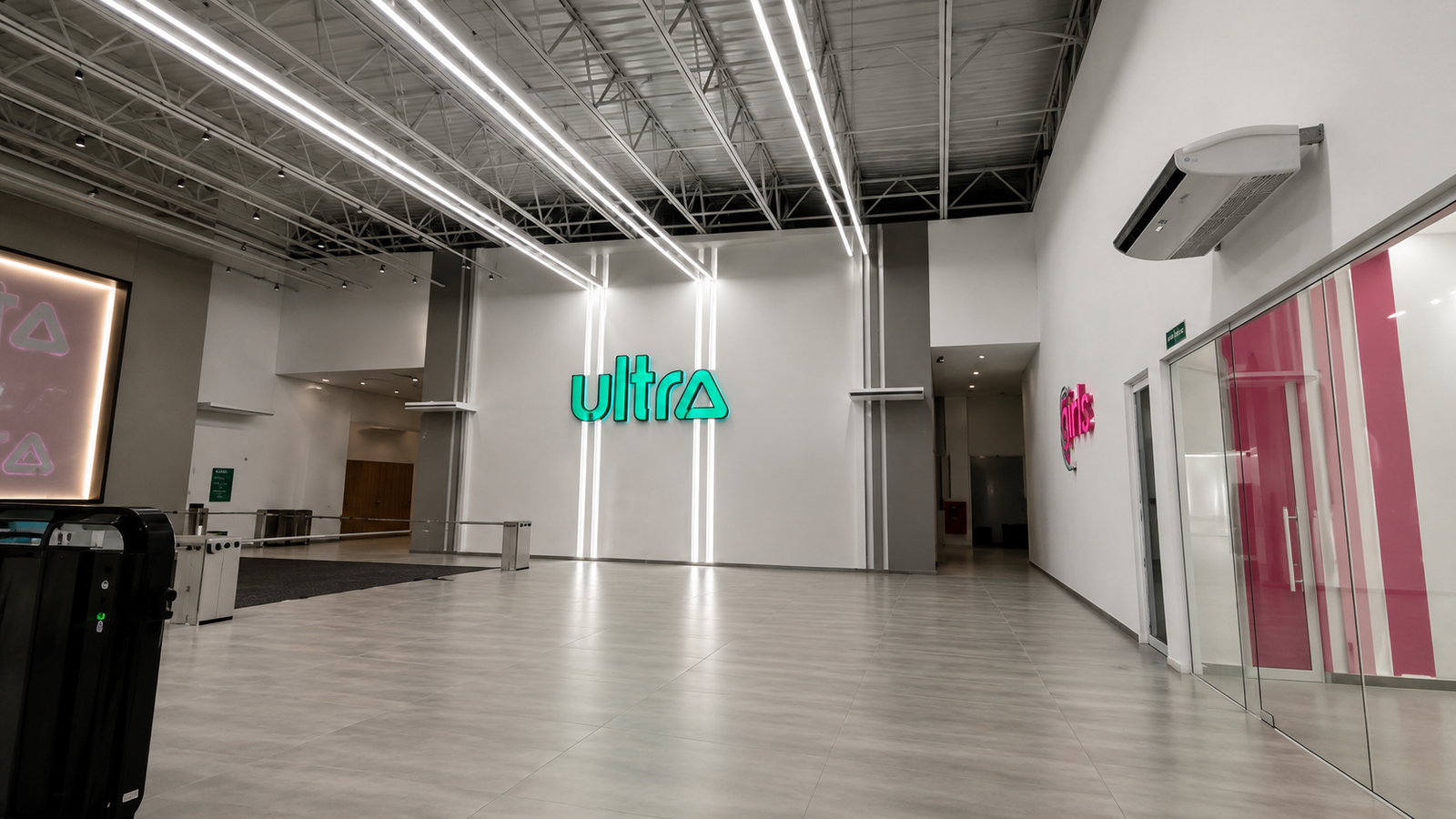 Ultra Academia — iluminação LED industrial interna